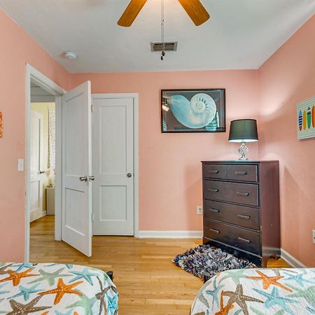 Fort Walton Coastal Retreat With Yard Walk To Beach Fort Walton Beach Esterno foto