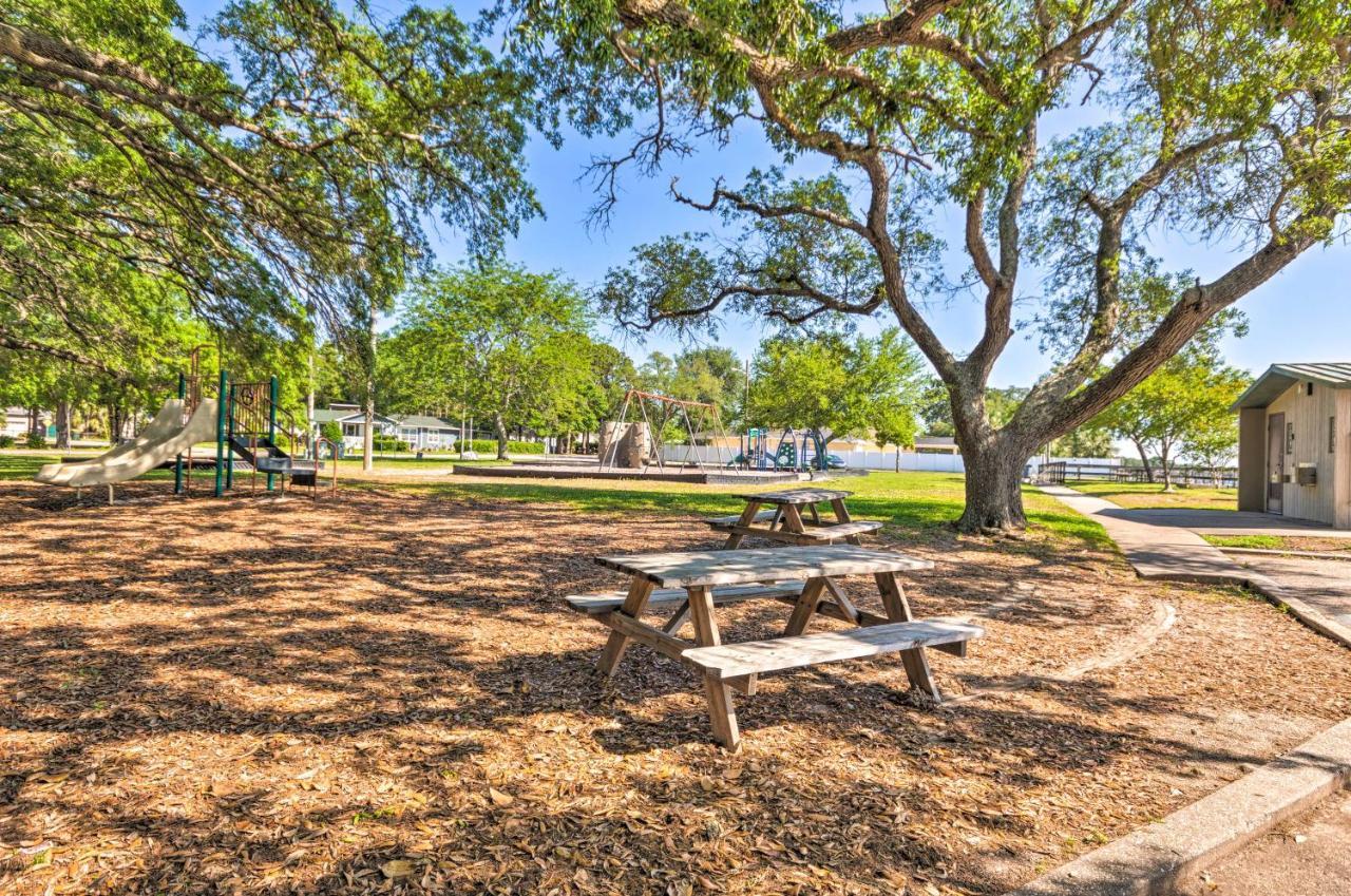 Fort Walton Coastal Retreat With Yard Walk To Beach Fort Walton Beach Esterno foto